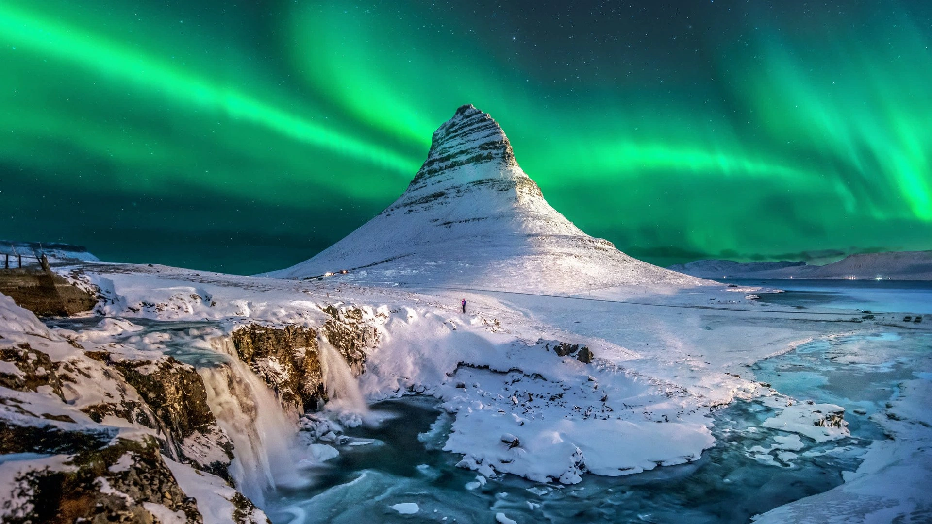 Vista adicional de AURORAS BOREALES EN ISLANDIA, REINO UNIDO, ESOCIA E IRLANDA 5